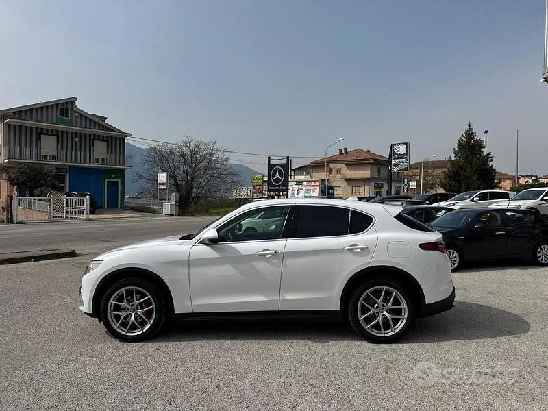 Begagnad Alfa Romeo Stelvio Executive 210 HK (154 kW) 2019 Vit SUV