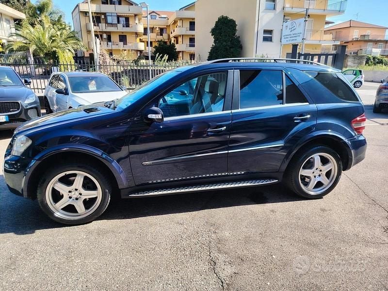 Usata Mercedes ML320 224 CV (164 kW) 2007 Blu SUV