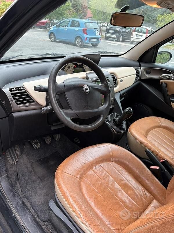 Usata Lancia Ypsilon 70 CV (51 kW) 2005 Nero Utilitaria