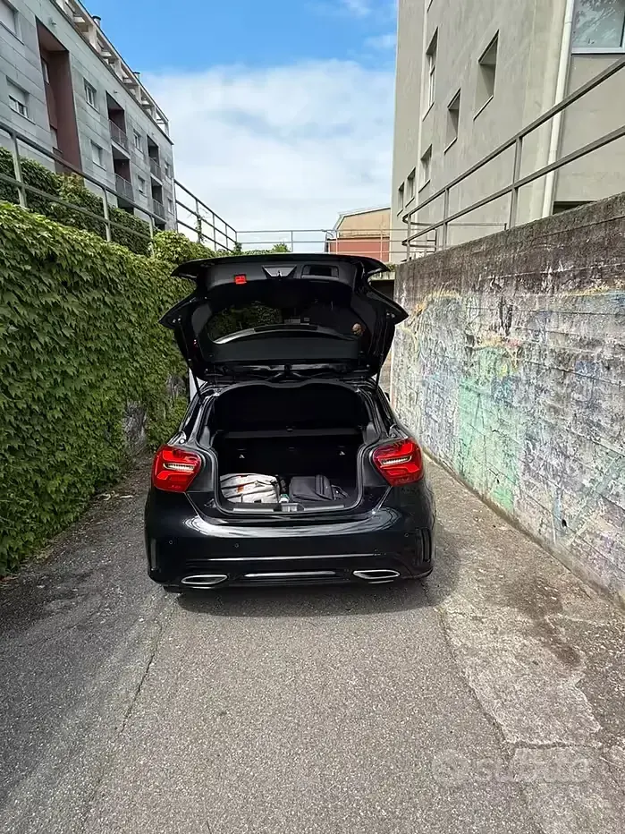 Usata Mercedes A180 Premium 109 CV (80 kW) 2018 Nero Berlina