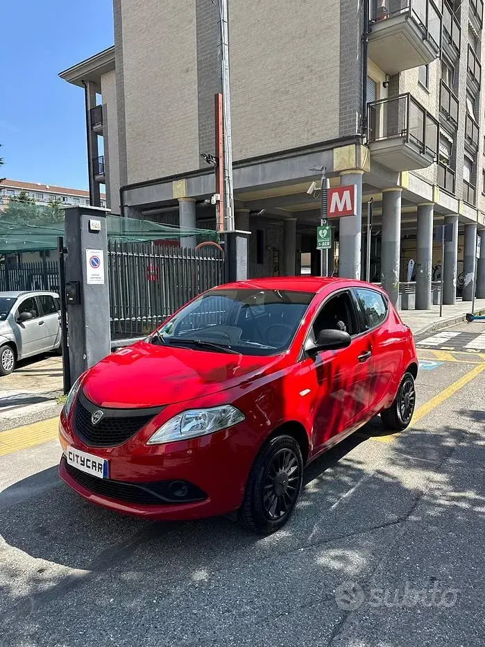 Gebraucht Lancia Ypsilon 80 PS (58 kW) 2018 Rot Kleinwagen
