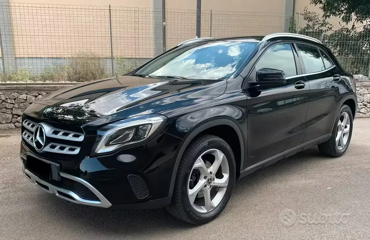 Usata Mercedes GLA180 109 CV (80 kW) 2018 Nero SUV