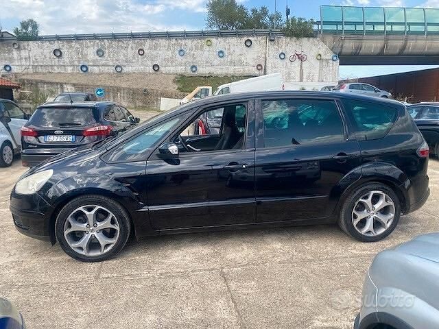 Usata Ford S-MAX Titanium 140 CV (102 kW) 2006 Nero Monovolume