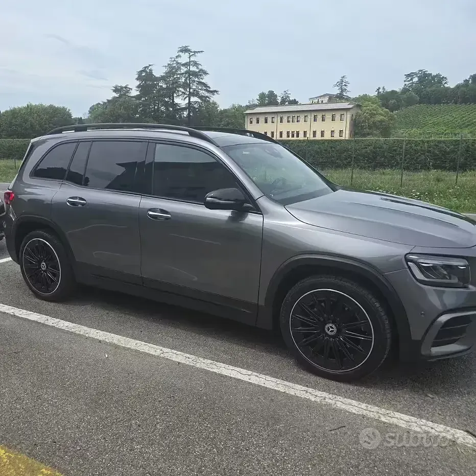 Usata Mercedes GLB200 AMG Line Premium 163 CV (119 kW) 2024 Grigio SUV