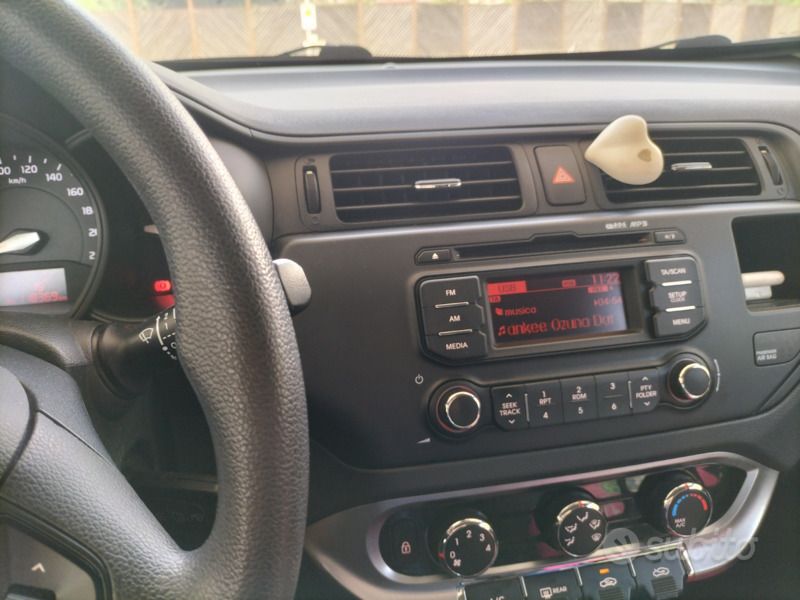 Usata 2014 Kia Rio Due volumi | 6000 € (Buon prezzo) - Immagine 1/4