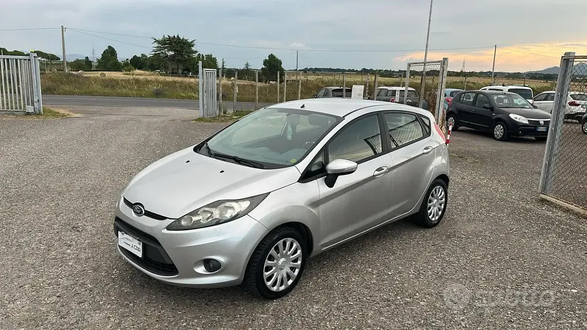 Usata Ford Fiesta Titanium 82 CV (60 kW) 2011 Grigio Berlina