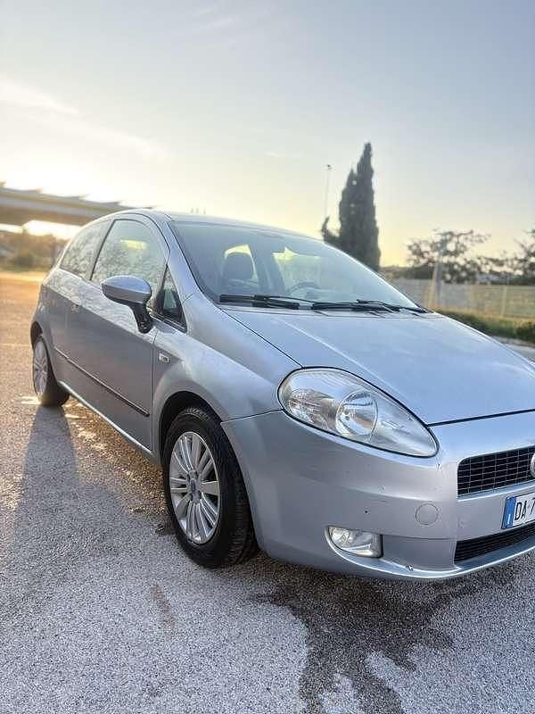 Usata Fiat Grande Punto Dynamic 90 CV (66 kW) 2005 Utilitaria