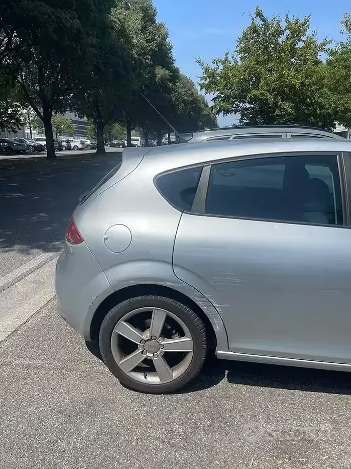 Usata Seat Leon Stylance 105 CV (77 kW) 2005 Grigio Utilitaria