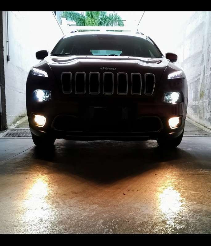 Rosso Usata 2015 Jeep Cherokee Limited SUV | 12.500 € (Buon prezzo) - Immagine 1/4