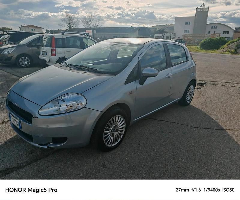 Usata Fiat Grande Punto Active 75 CV (55 kW) 2008 Grigio Utilitaria