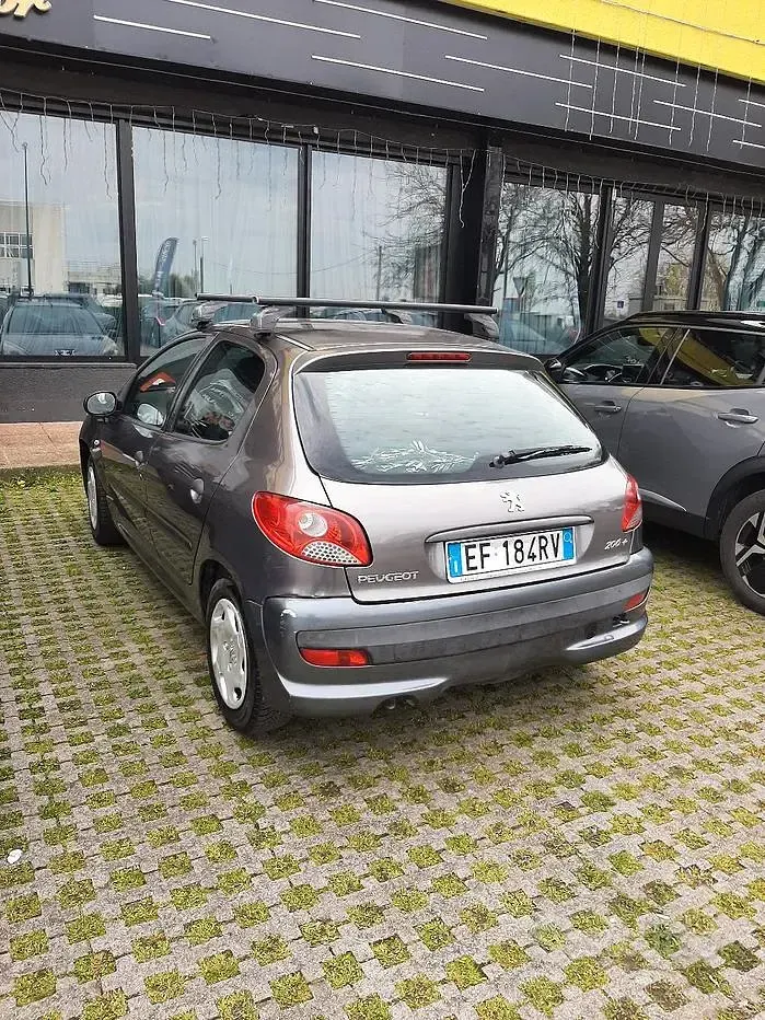 Usata Peugeot 206 60 CV (44 kW) 2010 Berlina
