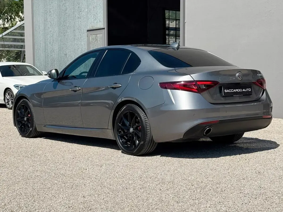 Usata Alfa Romeo Giulia Executive 160 CV (117 kW) 2020 Grigio Berlina