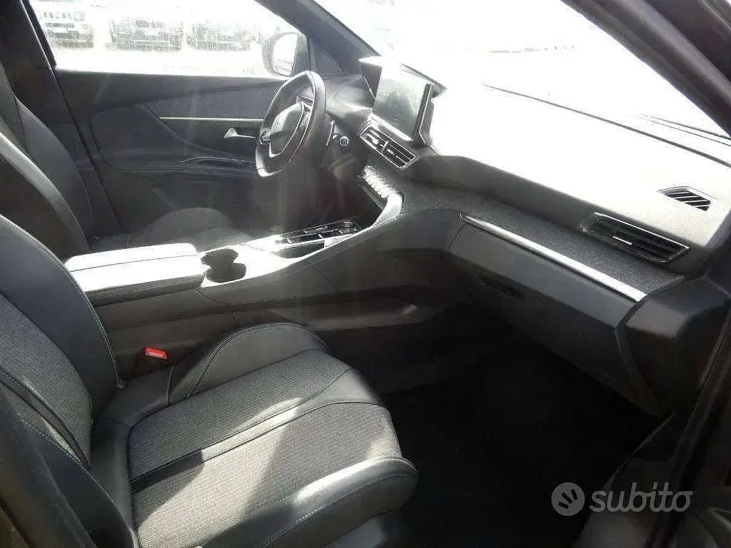 Usata Peugeot 3008 Allure 131 CV (96 kW) 2023 Grigio SUV