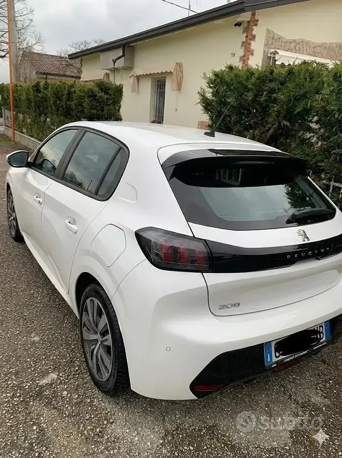 Usata Peugeot 208 Active 101 CV (74 kW) 2020 Bianco Utilitaria