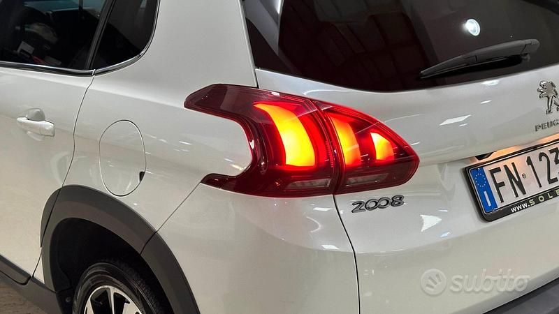 Usata Peugeot 2008 Allure 100 CV (73 kW) 2018 Bianco SUV
