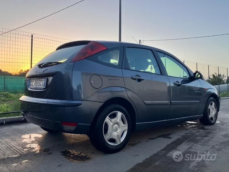 Usata Ford Focus 100 CV (73 kW) 2002 Utilitaria