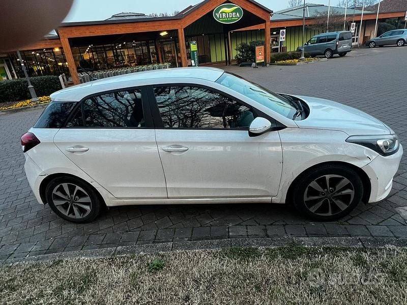 Usata Hyundai i20 Classic 84 CV (61 kW) 2014 Bianco Utilitaria