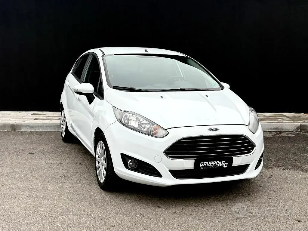 Usata Ford Fiesta Titanium 60 CV (44 kW) 2013 Bianco Berlina