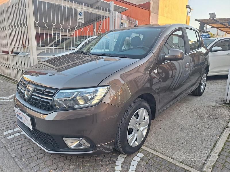 Usata Dacia Sandero Comfort 75 CV (55 kW) 2019 Marrone Berlina