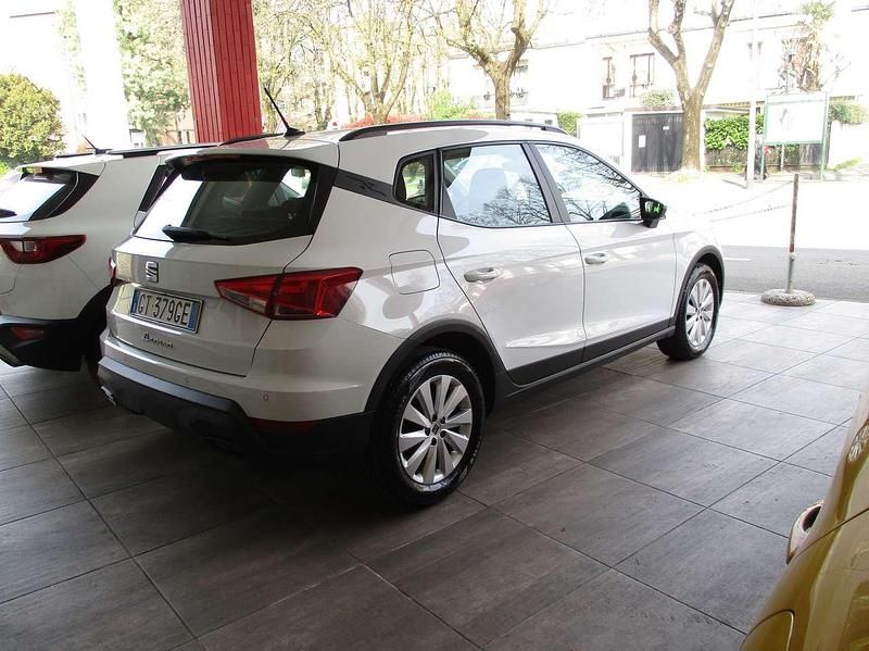 Usata Seat Arona Style 95 CV (69 kW) 2024 1 bianca e 1 grigia SUV