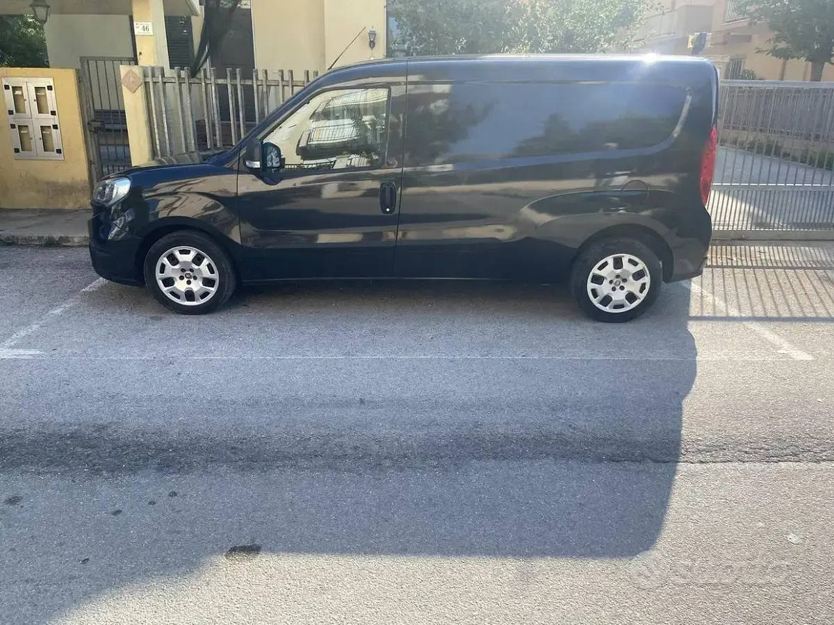 Usata Fiat Doblò 90 CV (66 kW) 2015 Nero Monovolume