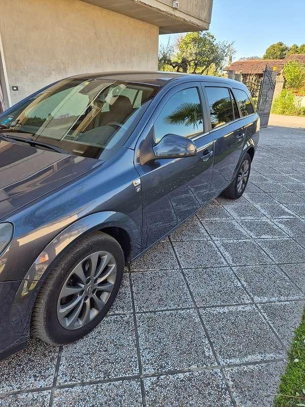 Usata Opel Astra Enjoy 110 CV (80 kW) 2010 Blu/azzurro Station wagon