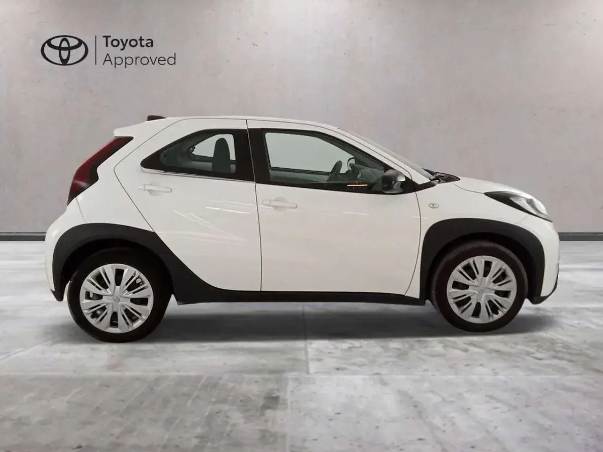 Usata Toyota Aygo X Active 72 CV (52 kW) 2023 Bianco SUV