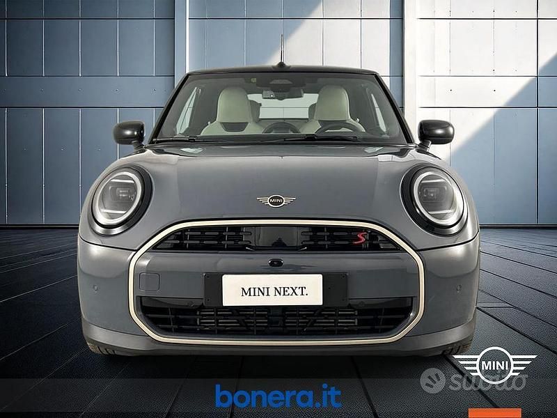 Usata Mini Cooper Cabriolet Favoured 203 CV (149 kW) 2025 Grigio Cabrio