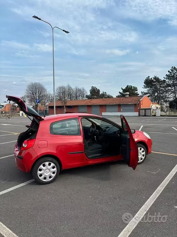 Usata Renault Clio III 65 CV (47 kW) 2008 Rosso Berlina