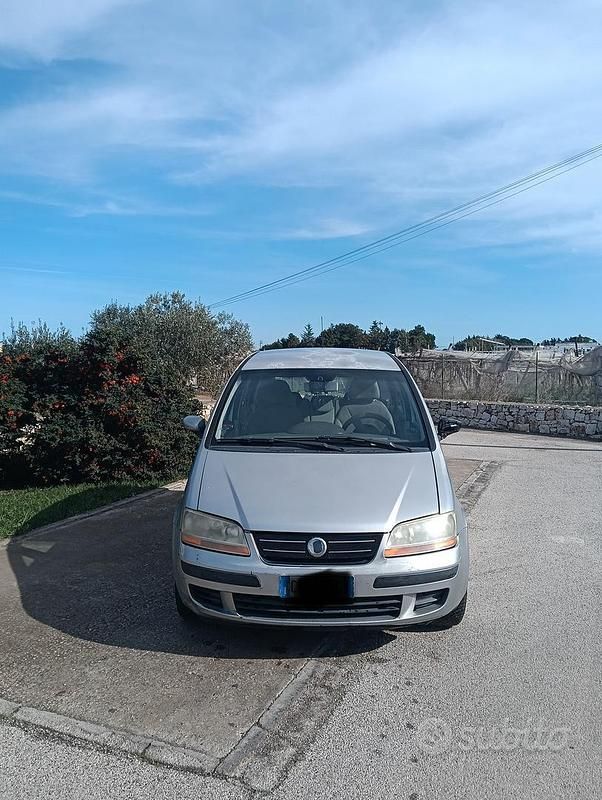Usata Fiat Idea 70 CV (51 kW) 2004 Grigio Monovolume