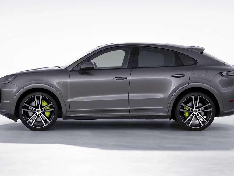 Usata Porsche Cayenne 470 CV (345 kW) 2024 3m grigio quarzite metallizzat SUV
