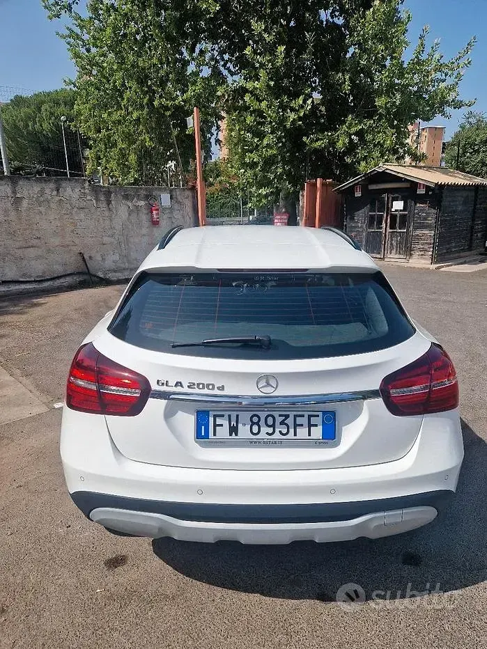 Usata Mercedes GLA200 136 CV (100 kW) 2019 Bianco SUV