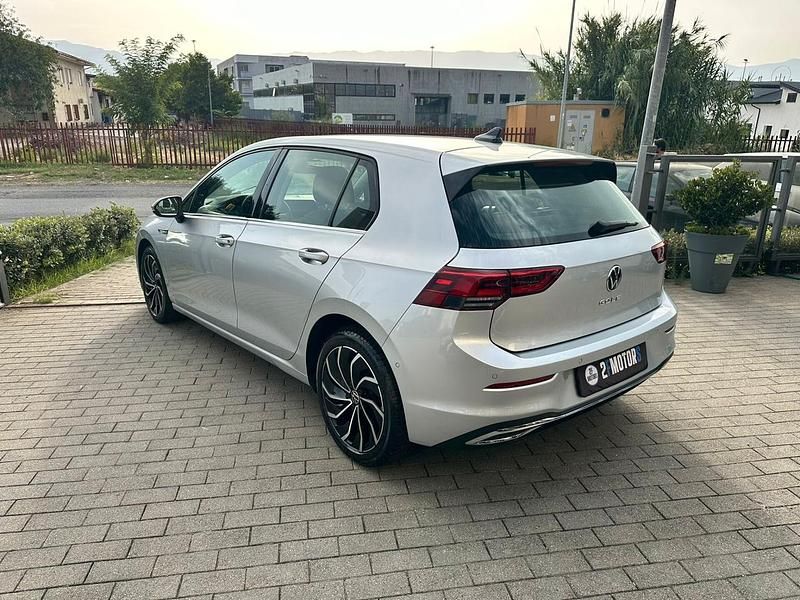 Usata VW Golf VIII Style 130 CV (95 kW) 2021 Argento Berlina