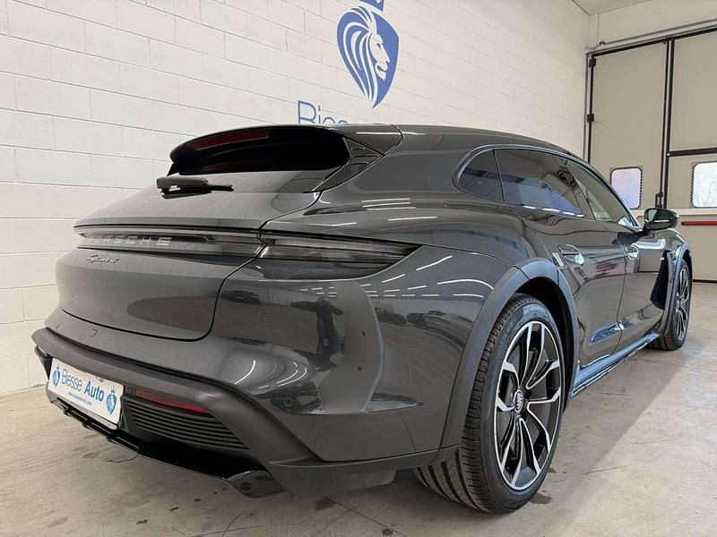 Usata Porsche Taycan Cross Turismo 139 kW (190 CV) 2023 Grigio vesuvio Station wagon