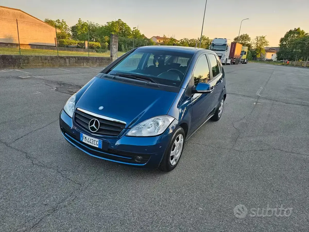Usata Mercedes A180 Avantgarde 109 CV (80 kW) 2011 Bluazzurro Berlina
