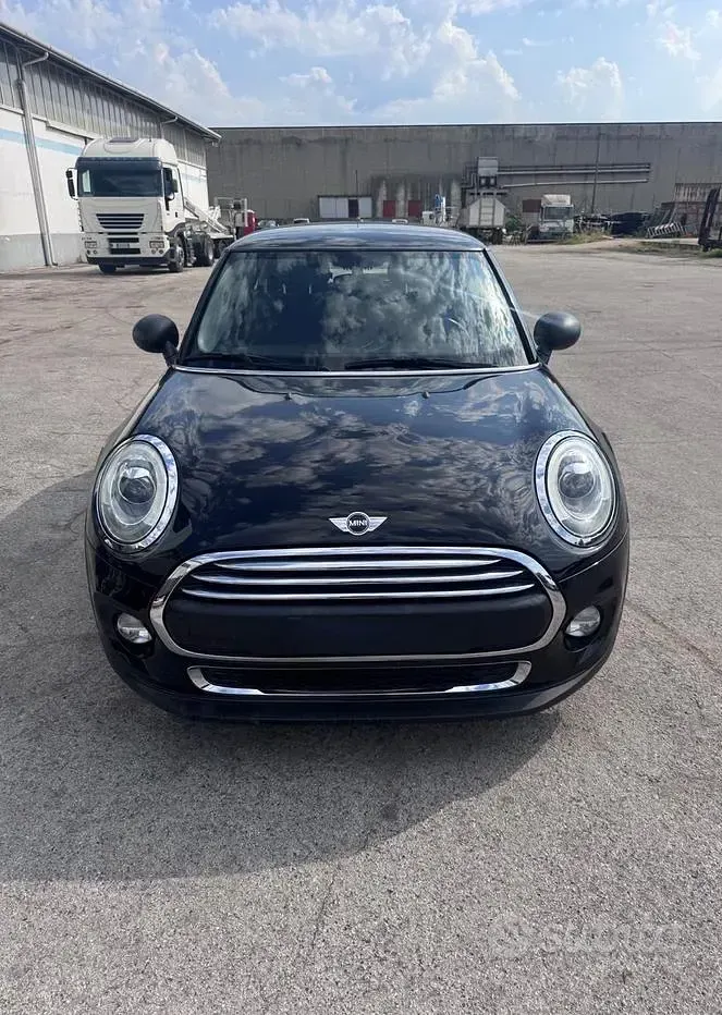 Usata Mini Cooper D Hype 95 CV (69 kW) 2018 Nero Utilitaria