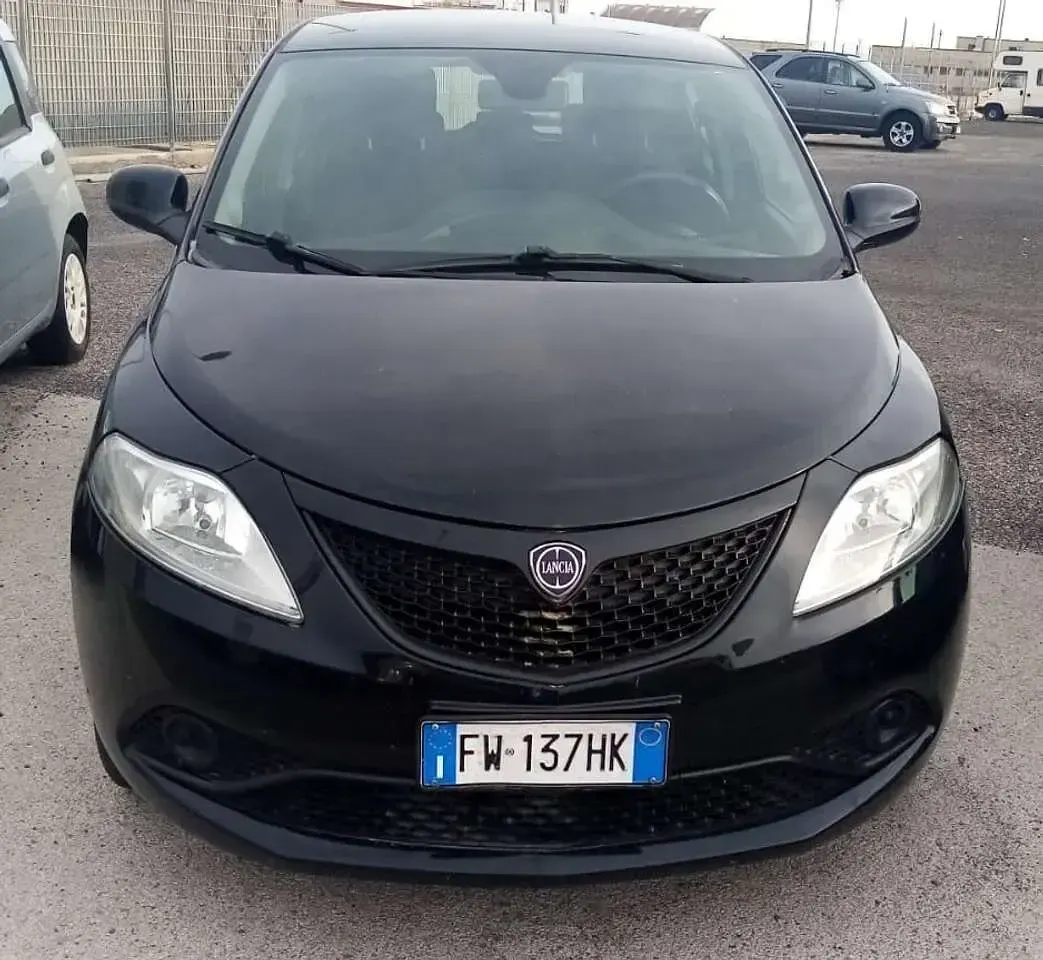 Usata Lancia Ypsilon Gold 69 CV (50 kW) 2019 Nero Utilitaria