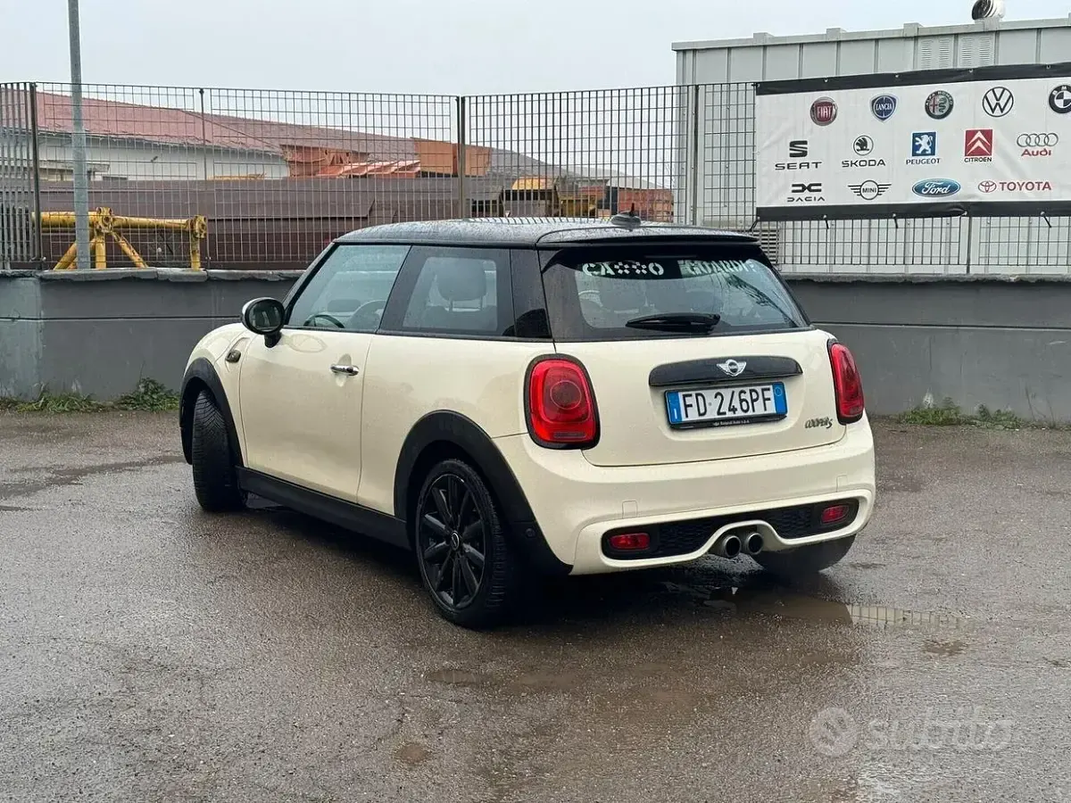 Begagnad Mini Cooper S Hype 192 HK (141 kW) 2016 Beige Halvkombi