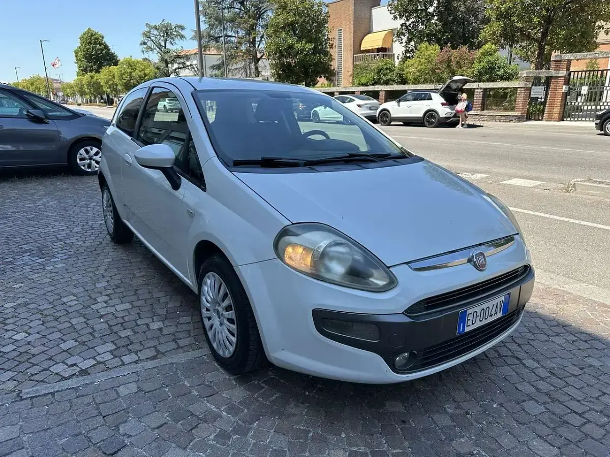 Usata Fiat Punto Evo Dynamic 75 CV (55 kW) 2010 Bianco Utilitaria