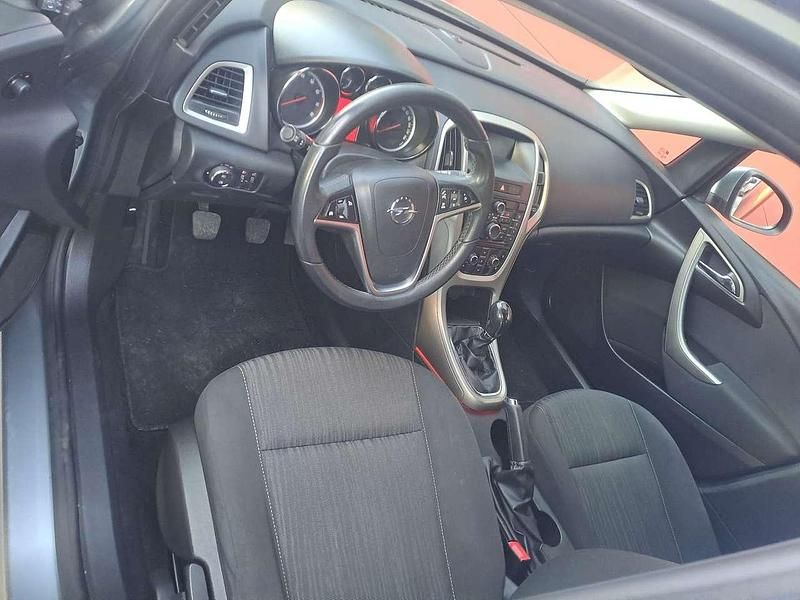 Usata Opel Astra Sport 101 CV (74 kW) 2012 Other Station wagon