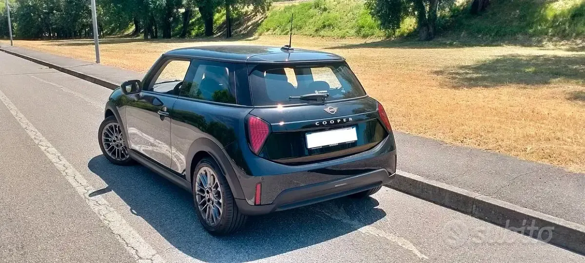 Usata Mini Cooper Essential 156 CV (114 kW) 2024 Nero Utilitaria