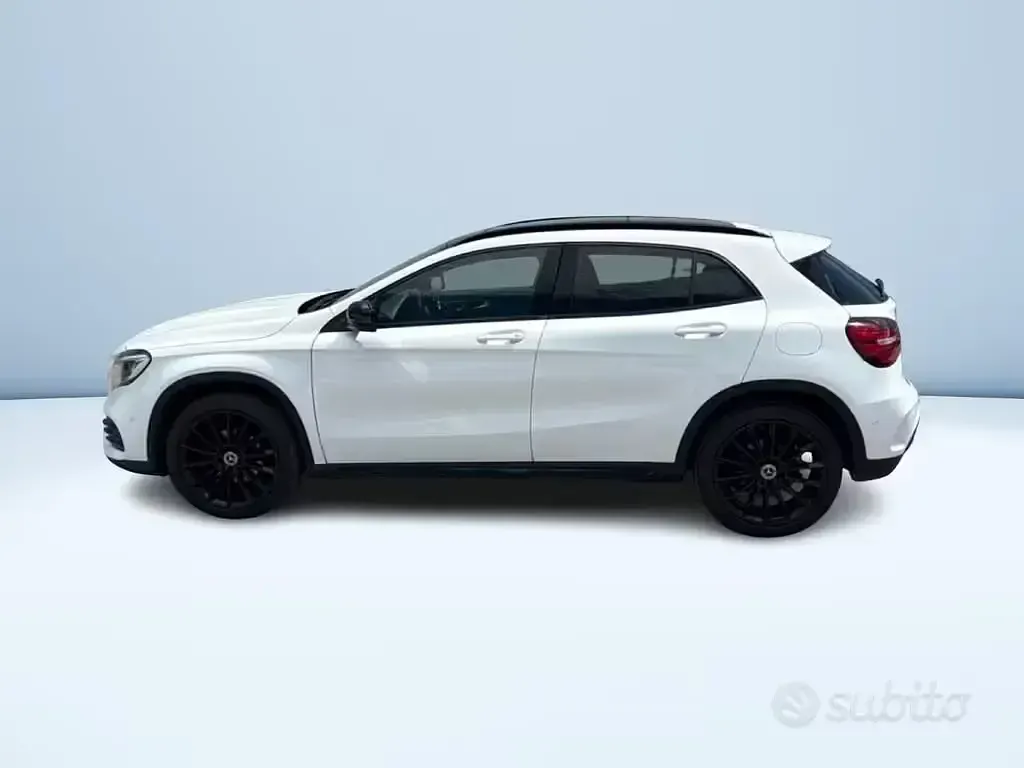 Usata Mercedes GLA200 Edition 136 CV (100 kW) 2018 Bianco pastello SUV