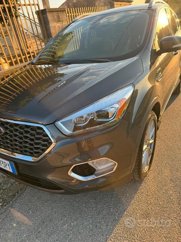Usata 2017 Ford Kuga Vignale SUV | 16.500 € (Molto cara) - Immagine 1/4