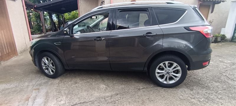 Usata Ford Kuga 150 CV (110 kW) 2017 Grigio SUV