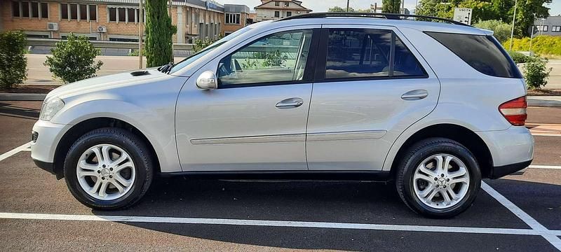 Usata Mercedes ML320 224 CV (164 kW) 2006 Grigio SUV
