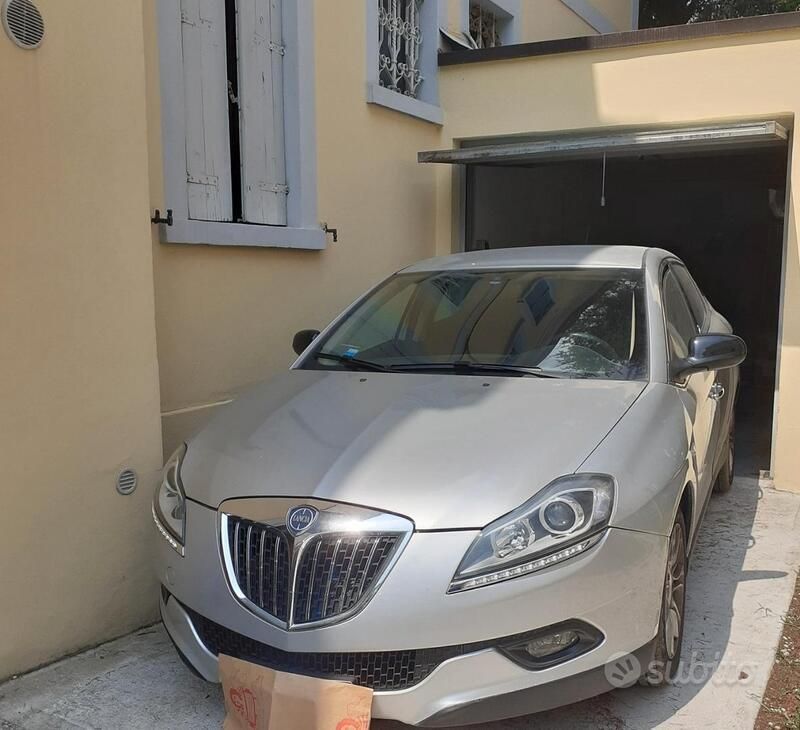 Usata Lancia Delta 120 CV (88 kW) 2008 Grigio Utilitaria