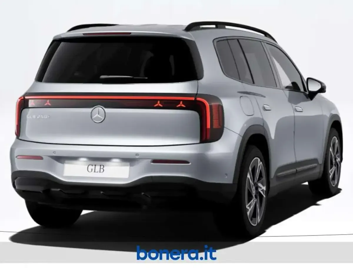 Nuova Mercedes GLB250 Advanced Plus 200 kW (272 CV) 2026 Argento hightech metallizzato SUV