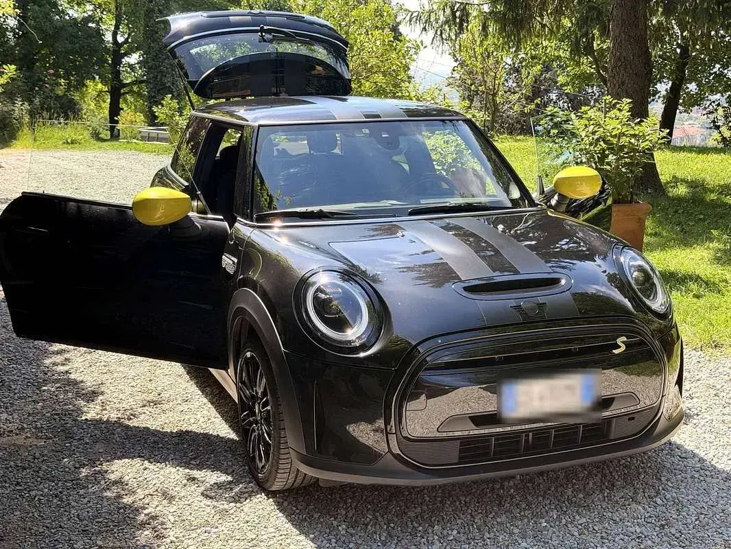 Usata Mini Cooper SE Essential 75 kW (102 CV) 2024 Nero Utilitaria