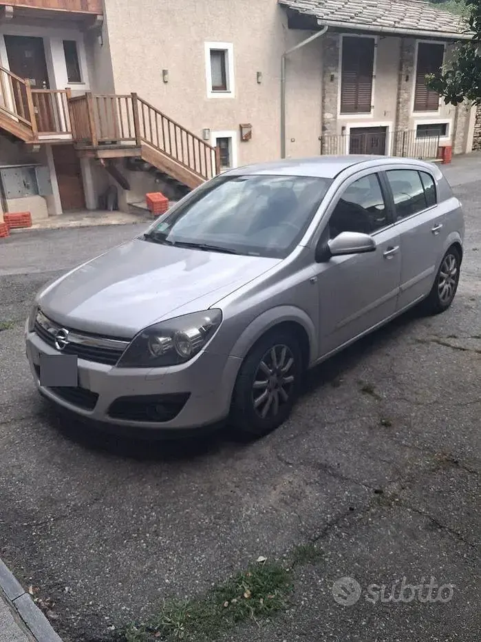 Usata Opel Astra 105 CV (77 kW) 2005 Grigio Berlina