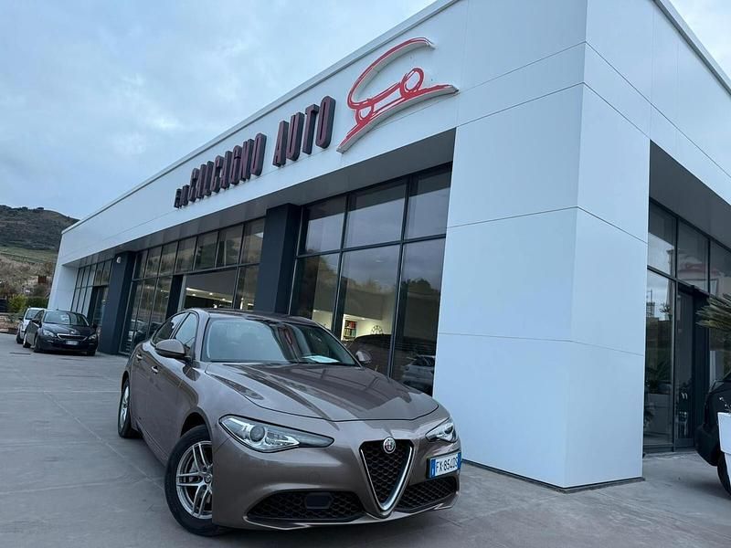 Marrone Usata 2019 Alfa Romeo Giulia Business Tre volumi | 17.500 € (Ottimo prezzo) - Immagine 1/4